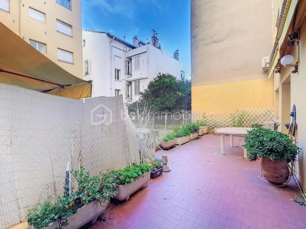 APPARTEMENT T3 72 M2 TERRASSE BORD DE MER CANNES