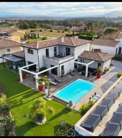 MAISON  CONTEMPORAINE BORD DE MER LA REDORTE