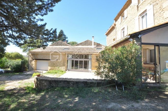 MAISON  DE MAîTRE  VERS PONT DU GARD