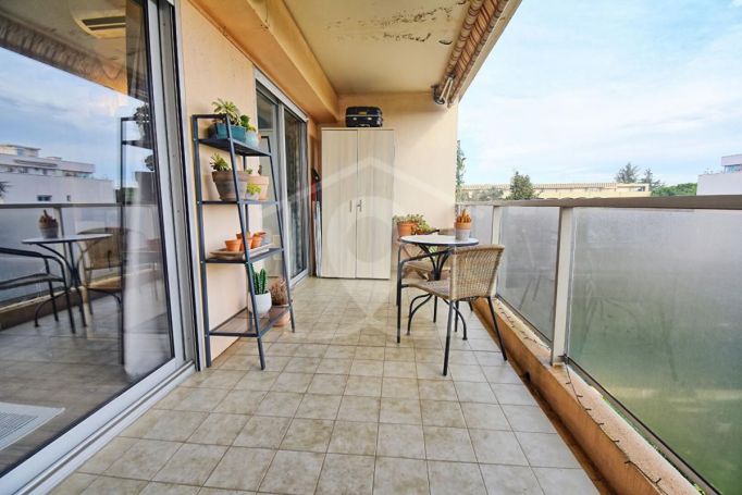 APPARTEMENT T2 36 M2 TERRASSE BORD DE MER ANTIBES