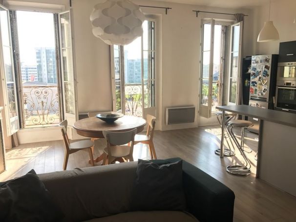 APPARTEMENT T3 69 M2 PIEDS DANS L'EAU MARSEILLE 2EME