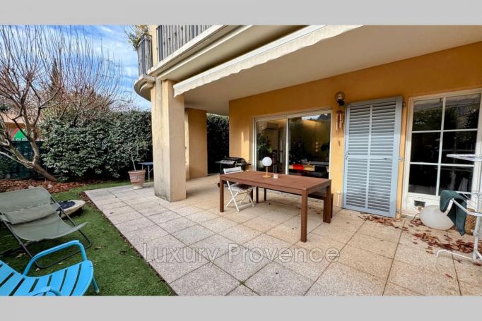 APPARTEMENT T4 88 M2 TERRASSE  CHATEAUNEUF LE ROUGE