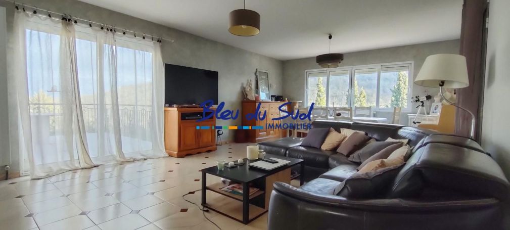 A vendre Belle villa de plain pied avec beau terrain et 2 garages 66500 Clara Villerach