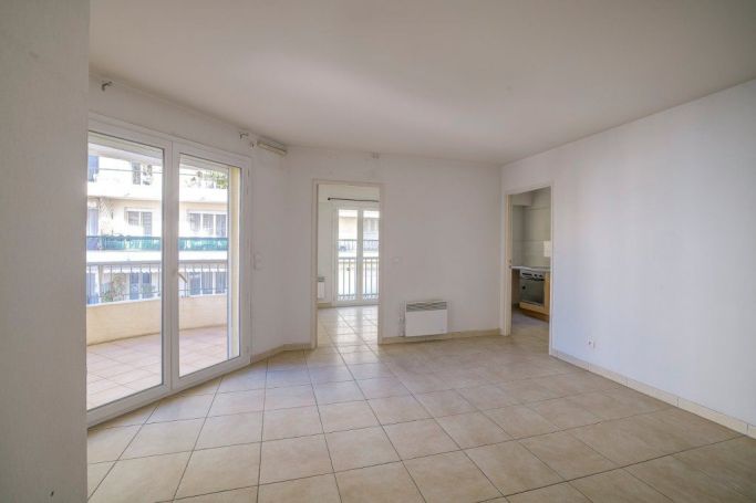 APPARTEMENT T3 50 M2 TERRASSE BORD DE MER NICE