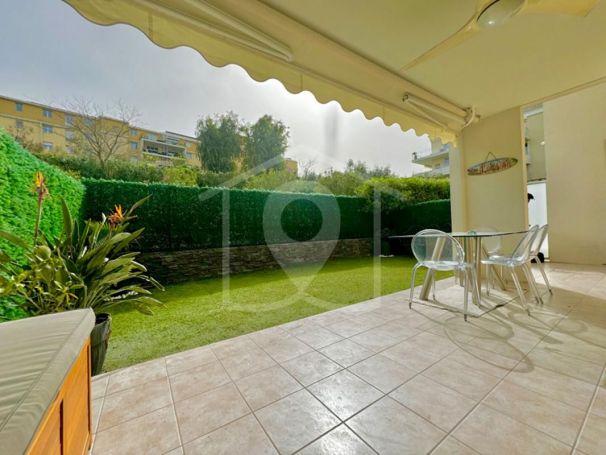 APPARTEMENT DE PRESTIGE T2 46 M2 TERRASSE BORD DE MER ANTIBES