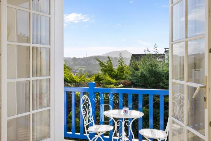 A vendre BEL APPARTEMENT T4 103 M² VUE MER ET MONTAGNES  BIDART