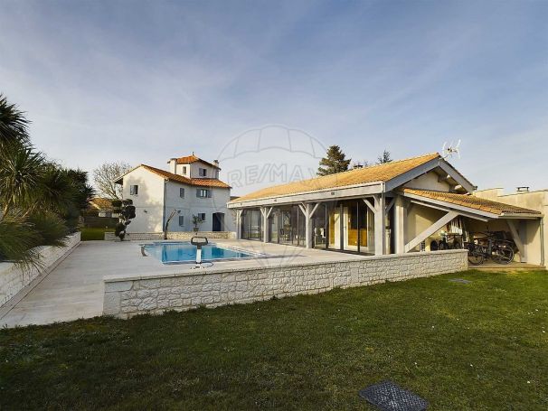 MAISON  CONTEMPORAINE BORD DE MER ROYAN