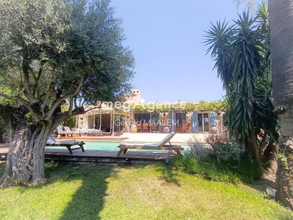 MAISON  7 PIECES 170 M2 BORD DE MER GRIMAUD