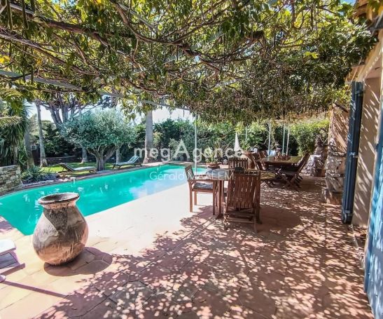 MAISON  7 PIECES 170 M2 BORD DE MER GRIMAUD