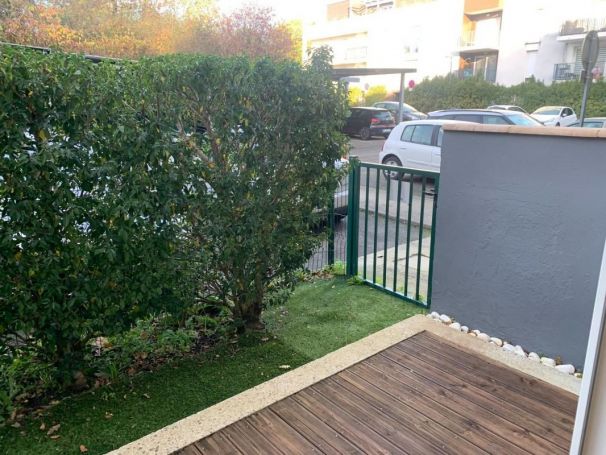 APPARTEMENT T2 44 M2 TERRASSE  CENON