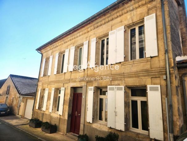 MAISON  DE MAîTRE  GUITRES