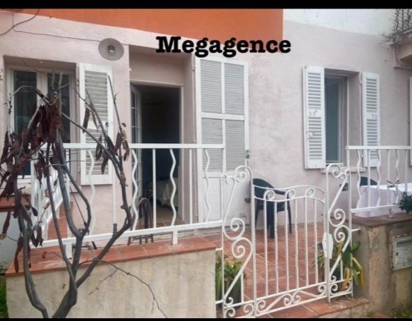 APPARTEMENT T3 50 M2 TERRASSE PLAGE à PIED HYERES