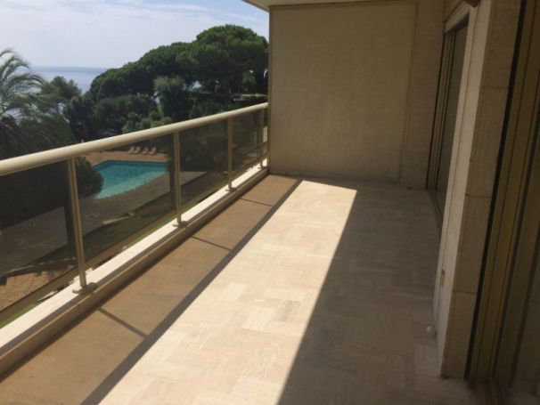 APPARTEMENT T3 87 M2 TERRASSE VUE MER CANNES