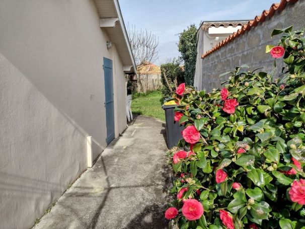 A vendre JOLIE Maison 5 PIECES 80 M² plain pied ST GEORGES DE DIDONNE