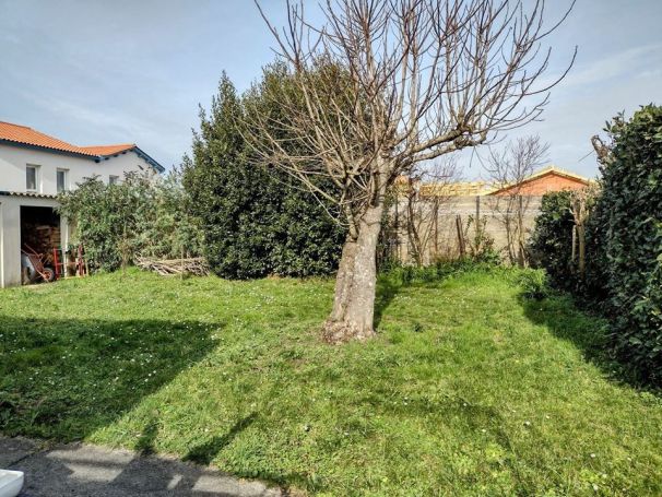 A vendre JOLIE Maison 5 PIECES 80 M² plain pied ST GEORGES DE DIDONNE