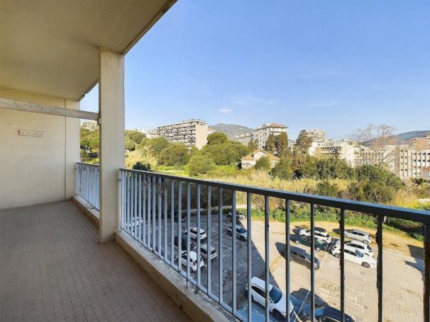 APPARTEMENT T2 38 M2 BORD DE MER AJACCIO