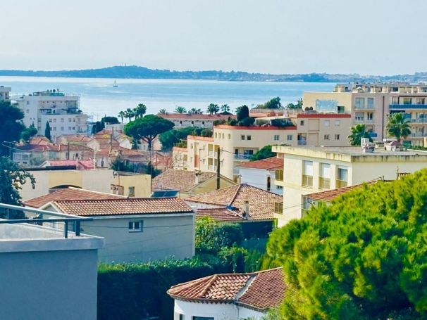 APPARTEMENT T3 62 M2 TERRASSE VUE MER CAGNES SUR MER