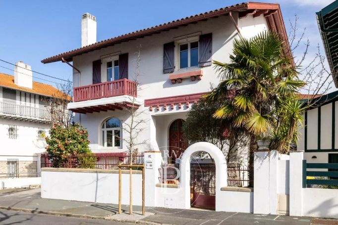 A vendre CHARMANTE MAISON  6 PIECES 150 M² PROCHE CENTRE VILLE BIARRITZ