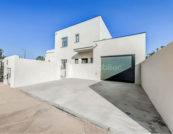 MAISON  CONTEMPORAINE BORD DE MER SERIGNAN