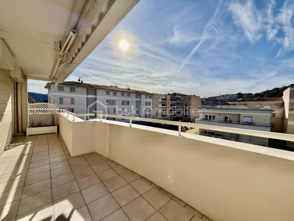 APPARTEMENT T3 65 M2 TERRASSE BORD DE MER MANDELIEU LA NAPOULE