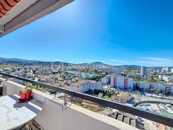 APPARTEMENT T3 70 M2 TERRASSE BORD DE MER LA SEYNE SUR MER