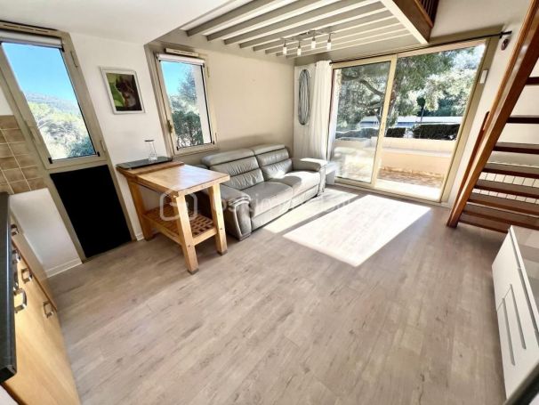 APPARTEMENT DUPLEX T2 32 M2 TERRASSE BORD DE MER SAINT RAPHAEL