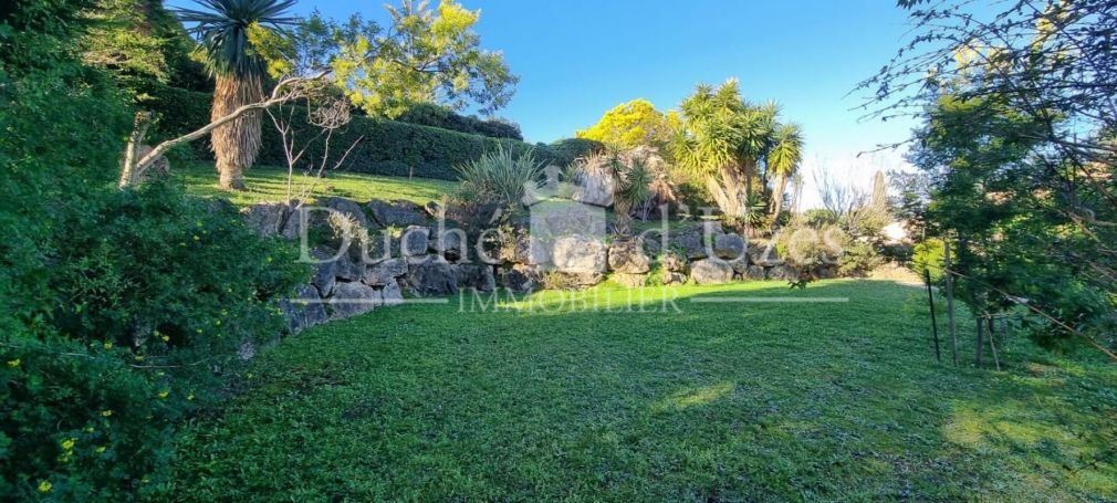 MAISON  D'ARCHITECTE BORD DE MER CANNES