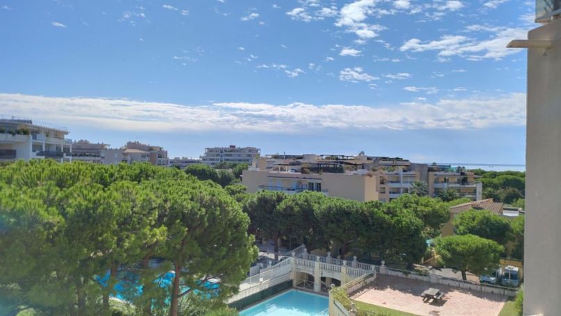 STUDIO  24 M2 TERRASSE BORD DE MER CAGNES SUR MER