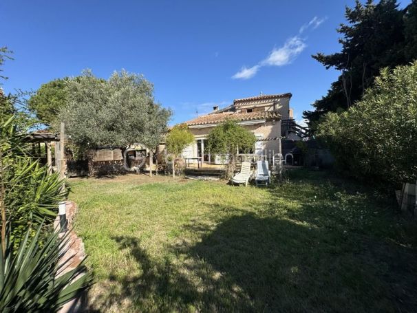 A louer MAISON 8 PIECES 170 M2 BORD DE MER SAINT LAURENT DE LA SALANQUE