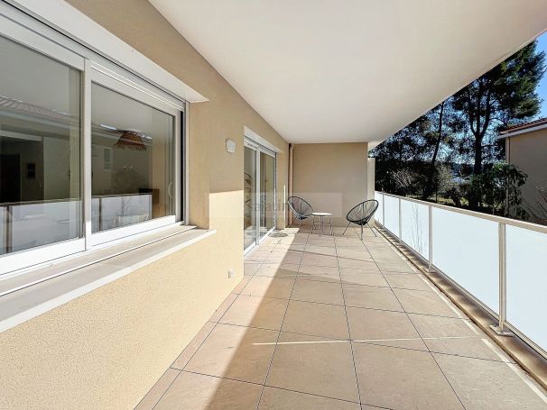 APPARTEMENT  82 M2 TERRASSE BORD DE MER LA CIOTAT