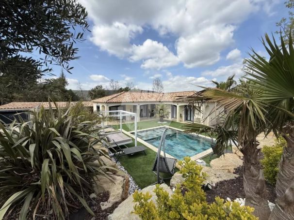 A vendre MAISON 6 PIECES 160 M2 PLAN D AUPS STE BAUME