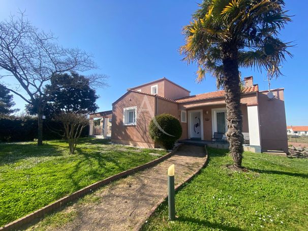 A vendre MAISON 6 PIECES 217 M2 BORD DE MER LONGEVILLE SUR MER