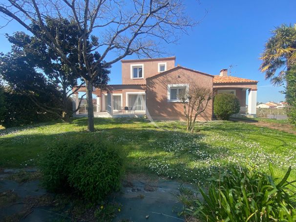 A vendre MAISON 6 PIECES 217 M2 BORD DE MER LONGEVILLE SUR MER