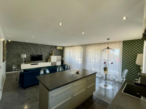 A louer APPARTEMENT DE PRESTIGE T4 93 M2 TERRASSE BORD DE MER MENTON