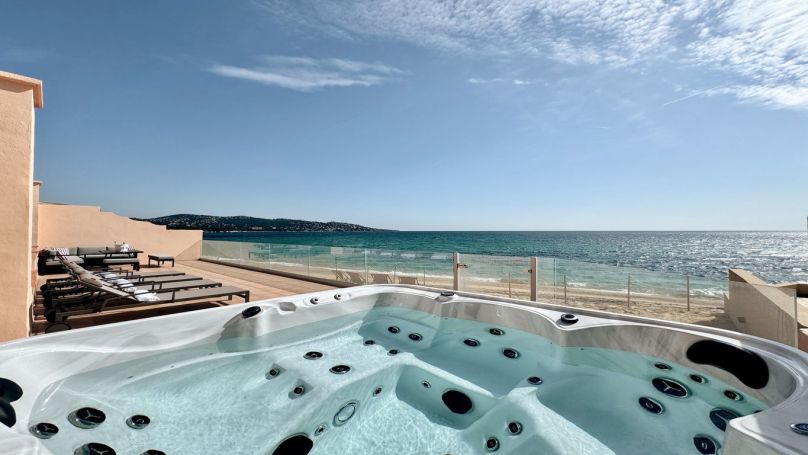 A louer MAISON 6 PIECES 165 M2 PIEDS DANS L'EAU SAINTE MAXIME