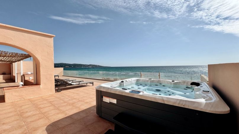 A louer MAISON 6 PIECES 165 M2 PIEDS DANS L'EAU SAINTE MAXIME