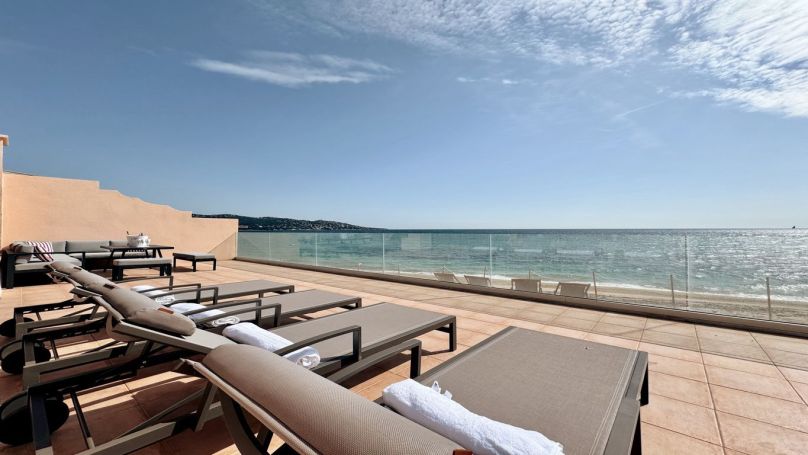 A louer MAISON 6 PIECES 165 M2 PIEDS DANS L'EAU SAINTE MAXIME