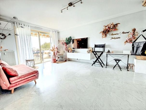 A louer APPARTEMENT DE PRESTIGE T2 56 M2 TERRASSE VUE MER CAGNES SUR MER