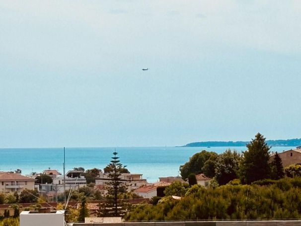 A louer APPARTEMENT DE PRESTIGE T2 56 M2 TERRASSE VUE MER CAGNES SUR MER