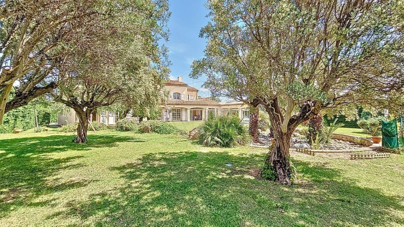 A louer MAISON 8 PIECES 310 M2 PERPIGNAN