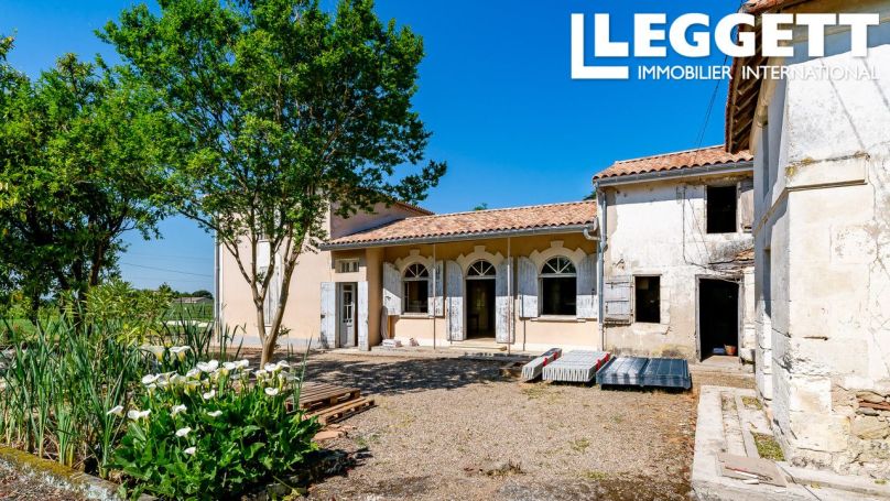 A vendre CHARMANTE MAISON 315 M² A RENOVER Saint Martin Du Bois