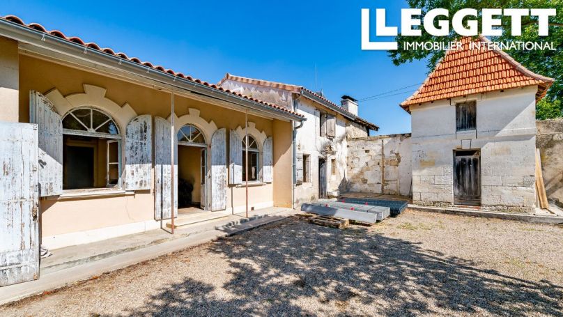 A vendre CHARMANTE MAISON 315 M² A RENOVER Saint Martin Du Bois