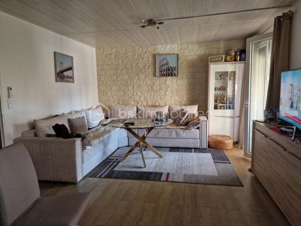 A louer APPARTEMENT T3 73 M2 TERRASSE NIMES