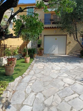 A louer MAISON DE MAîTRE PEYMEINADE COMMERCES