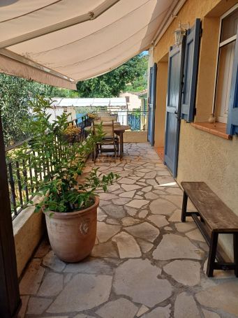 A louer MAISON DE MAîTRE PEYMEINADE COMMERCES