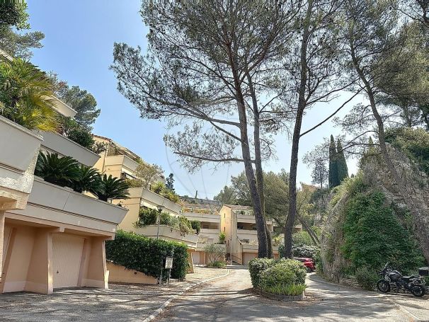 A louer APPARTEMENT T4 85 M2 TERRASSE NIMES