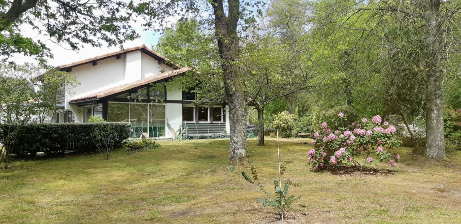 A louer MAISON D'ARCHITECTE BORD DE MER SOUSTONS