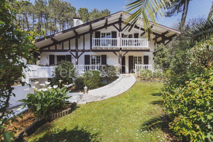 A louer MAISON 7 PIECES 220 M2 SOORTS HOSSEGOR Centre-ville - lac - fôret