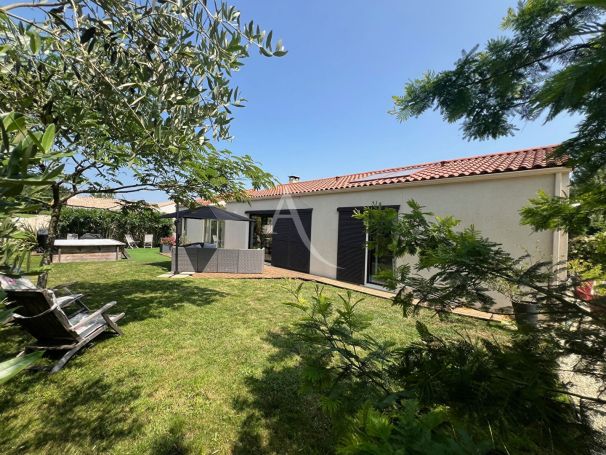 A vendre MAISON 6 PIECES 134 M2 BORD DE MER LE BERNARD