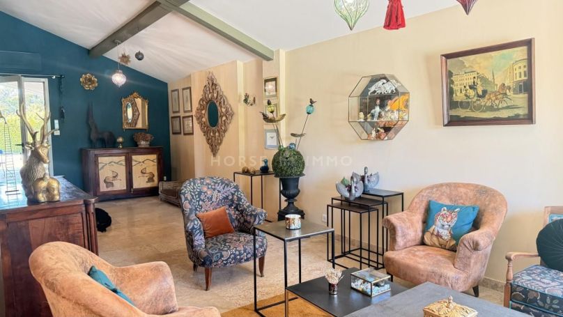 A louer MAISON 7 PIECES 220 M2 BEAUCAIRE